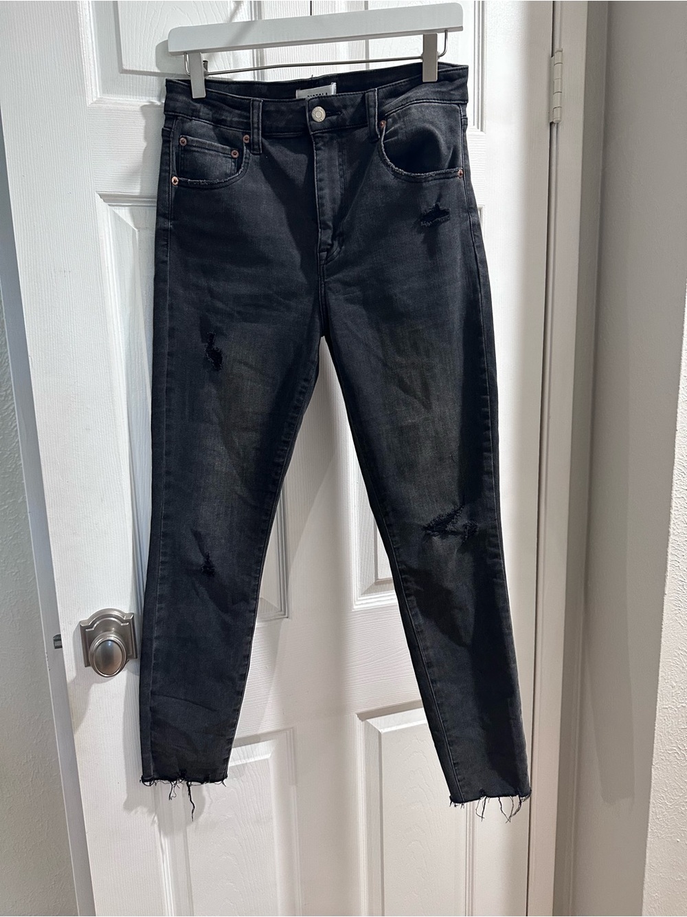 pistola Black Distressed Aline Skinny Jeans